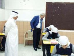 دبدر العيسى خلال جولته في احدى لجان اختبارات المعهد الديني ﻿