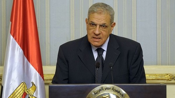 محلب يوجه التحية إلى الكويت قيادة وشعباً لدعمها الاقتصاد المصري
