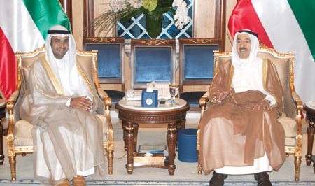 صاحب السمو الامير الشيخ صباح الاحمد لدى استقباله د نايف الحجرف