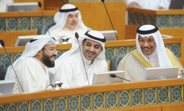 سمو رئيس الوزراء والشيخ محمد العبدالله ود علي العمير ويبدو صالح عاشور