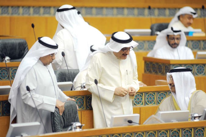 سمو رئيس الوزراء يستمع لحديث كامل العوضي بحضور الشيخ خالد الجراح﻿