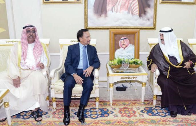 سمو الشيخ ناصر المحمد وسلطان بروناي الحاج حسن البلقية والشيخ جابر الخالد﻿