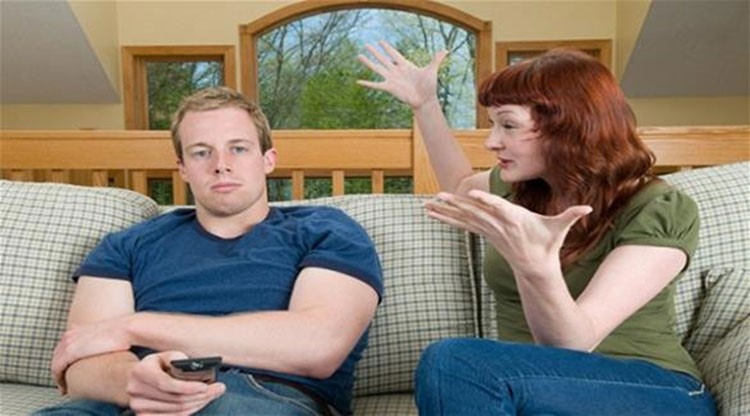  5 أسباب تجعل زوجك يحجم عن الحديث معك