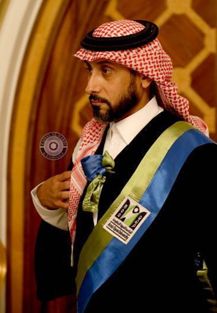 بالصور.. سامي الجابر يتخرج في الجامعة بتخصص إدارة أعمال