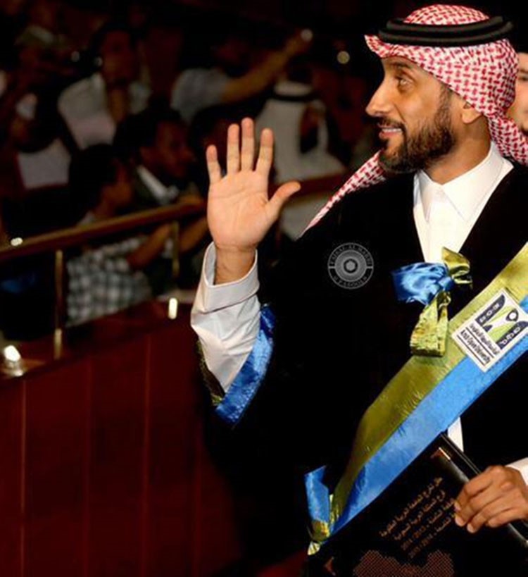 بالصور.. سامي الجابر يتخرج في الجامعة بتخصص إدارة أعمال