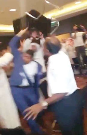 ..ويستمر مسلسل معارك صغار المساهمين وكبارهم - فيديو