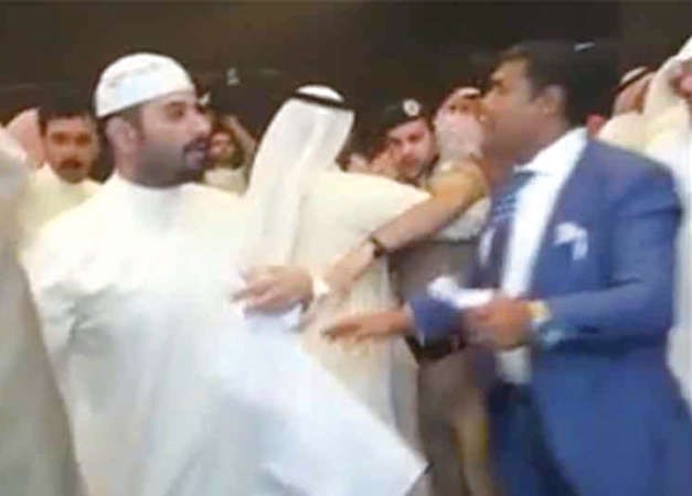 ..ويستمر مسلسل معارك صغار المساهمين وكبارهم - فيديو