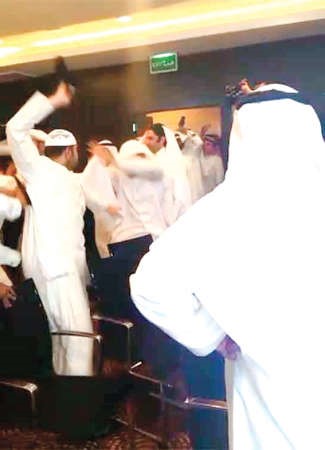 ..ويستمر مسلسل معارك صغار المساهمين وكبارهم - فيديو