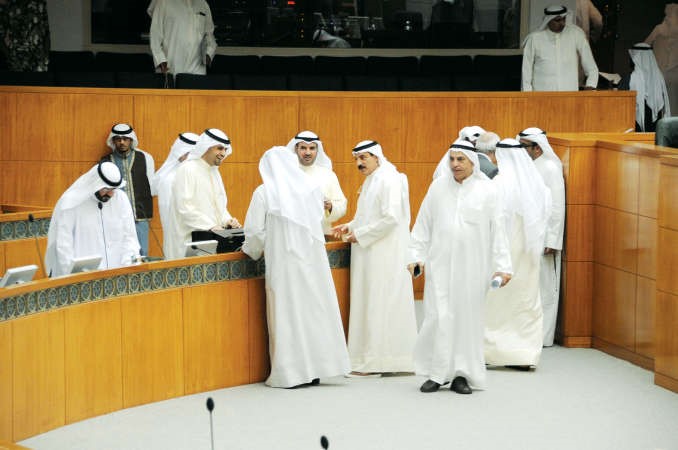الوزراء والنواب في القاعة
