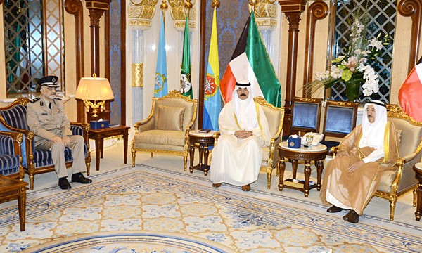 صاحب السمو الامير الشيخ صباح الاحمد مستقبلا الشيخ محمد الخالد واللواء د فهد الدوسري