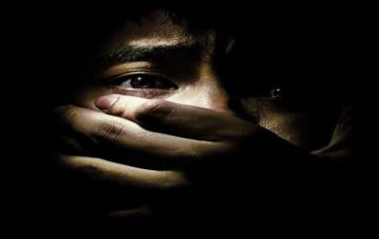 ماذا فعل رجل في البحرين عندما شاهد عاملاً يتحرش بطفله أمام عينيه