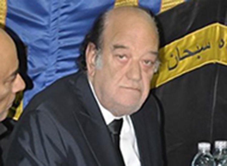 حسن حسني يطالب جمهوره الدعاء لابنته