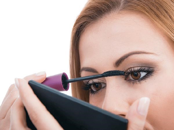 شرطة لندن: مستحضرات تجميل شهيرة تحتوي على بول بشري وسموم فئران