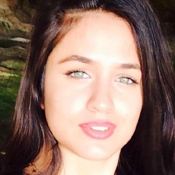 بالصور.. إطلاق النار على فتاة تركية لمشاركتها في برنامج غنائي