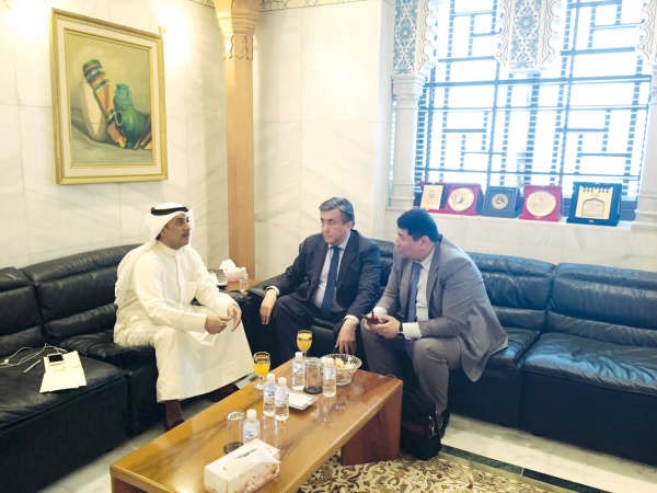مهلهل الخالد مستقبلا سفير قيرغيزستان يوسف شاريبوف﻿