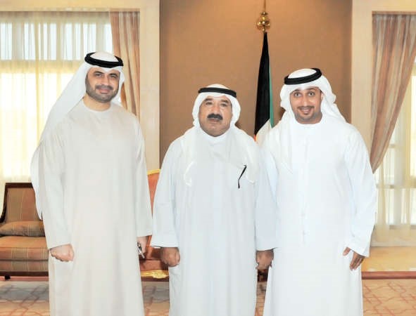 الشيخ ناصر صباح الاحمد مستقبلا المدير العام لهيئة الفجيرة للسياحة والاثار سعيد عبدالله السماحي
وعادل اليعقوبي من هيئة ابوظبي للاثار