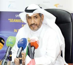 د ناجي المطيري متحدثا خلال المؤتمر الصحافي