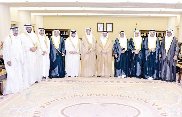 رئيس مجلس الامة مرزوق الغانم خلال استقباله رئيس ديوان المحاسبة القطري الشيخ بندر ال ثاني والوفد المرافق له ورئيس ديوان المحاسبة بالانابة عادل الصرعاوي ﻿