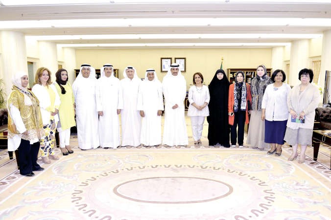 رئيس مجلس الامة مع الجمعية الثقافية الاجتماعية النسائية﻿