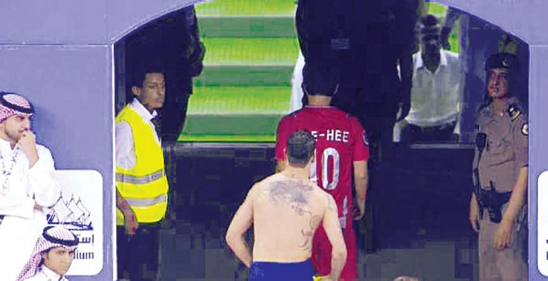 لاعب لخويا نام تاي هي قبل تعرضه للاعتداء من محترف النصر فابيان