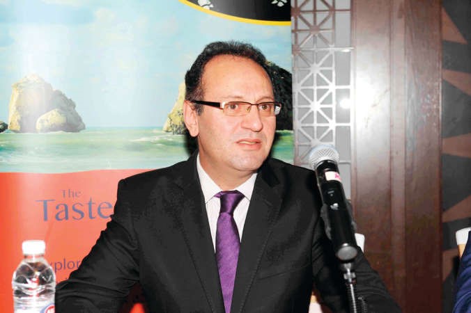 منجد صالحة متحدثا