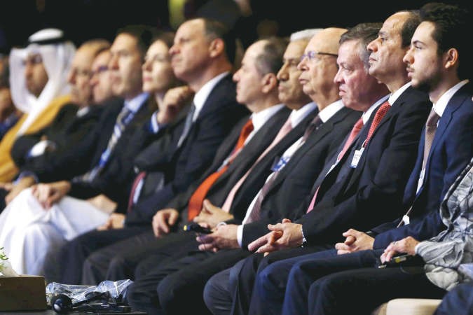 جانب من حضور المنتدى الاقتصادي العالمي حول الشرق الاوسط وافريقيا دافوس وفي مقدمتهم العاهل الاردني الملك عبدالله الثاني والرئيس المصري عبد الفتاح السيسي﻿