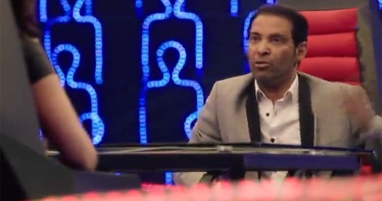 بالفيديو.. مذيعة تحرج سعد الصغير بعرض قبلة ساخنة مع الراقصة شمس