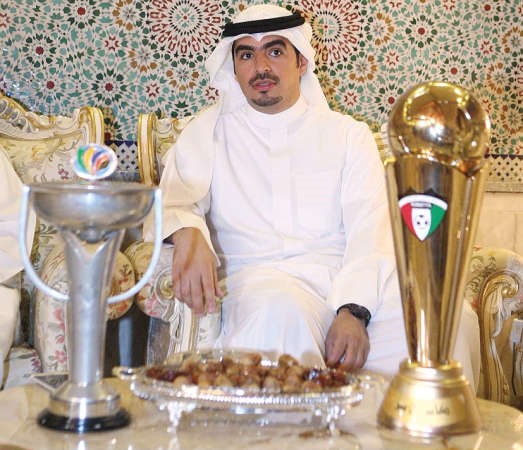 محمد البابطين وامامه الكاسان في ديوانه ﻿
