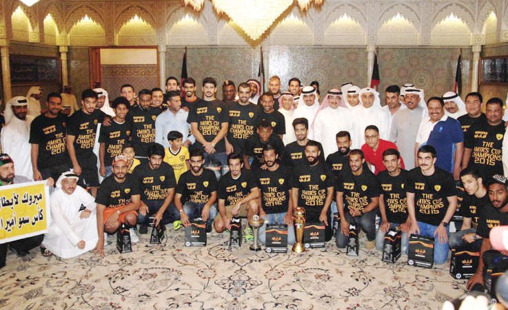 سعود ومحمد البابطين مع ابطال كاس سمو الامير بعد تكريمهم ﻿
