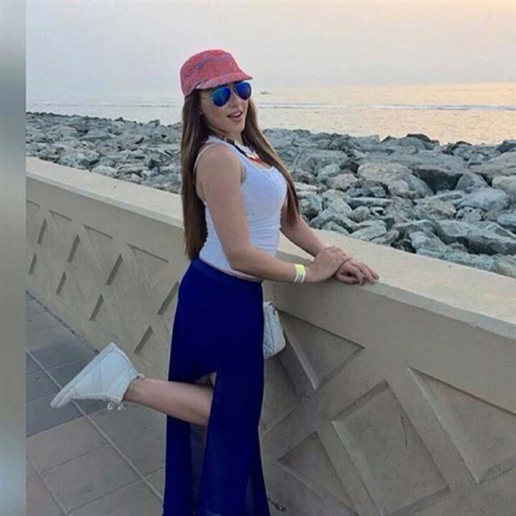 أحدث إطلالة لسارة سلامة: «لا تفقد صبرك»