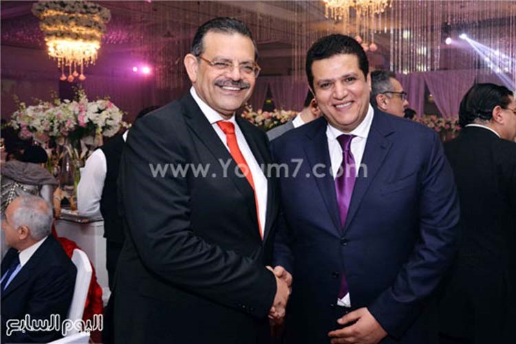 بالصور.. الهضبة يشدو بأجمل أغانيه في زفاف محمود عوض ونادين بيضون