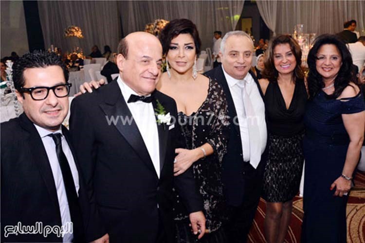 بالصور.. الهضبة يشدو بأجمل أغانيه في زفاف محمود عوض ونادين بيضون