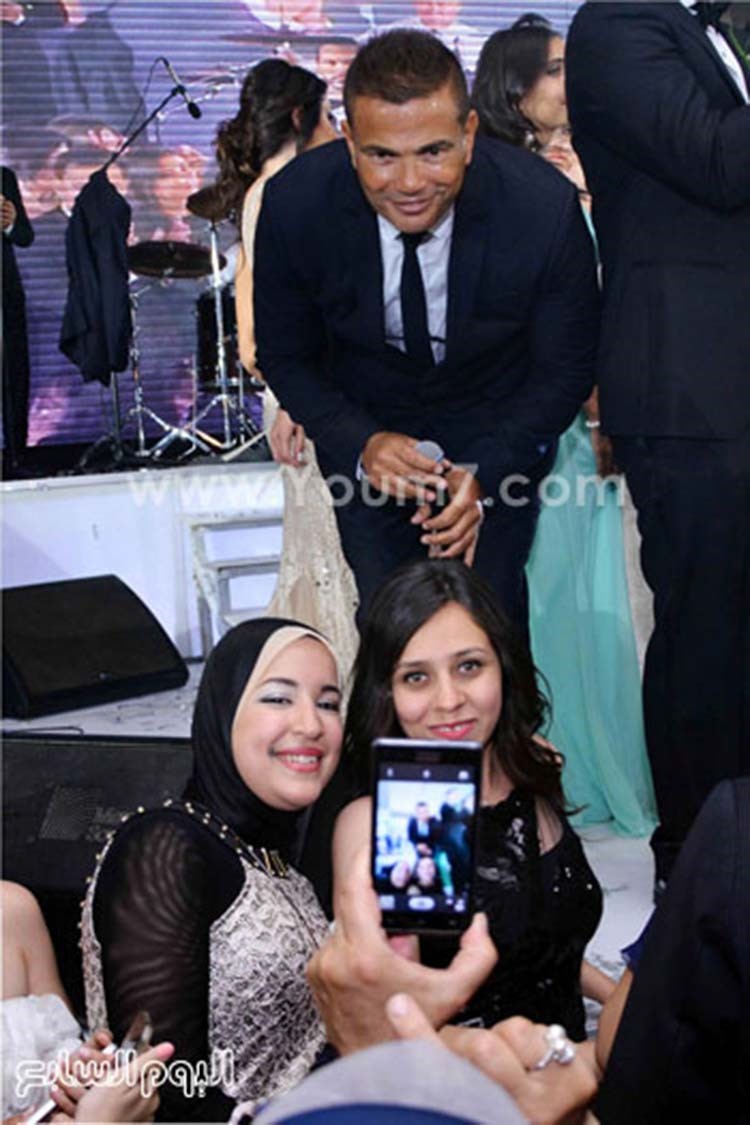 بالصور.. الهضبة يشدو بأجمل أغانيه في زفاف محمود عوض ونادين بيضون