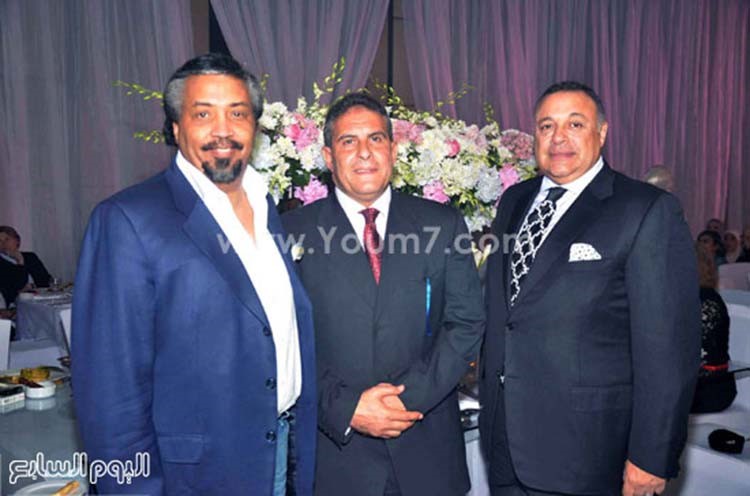 بالصور.. الهضبة يشدو بأجمل أغانيه في زفاف محمود عوض ونادين بيضون