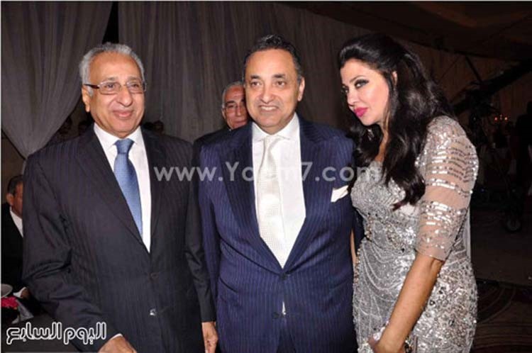 بالصور.. الهضبة يشدو بأجمل أغانيه في زفاف محمود عوض ونادين بيضون