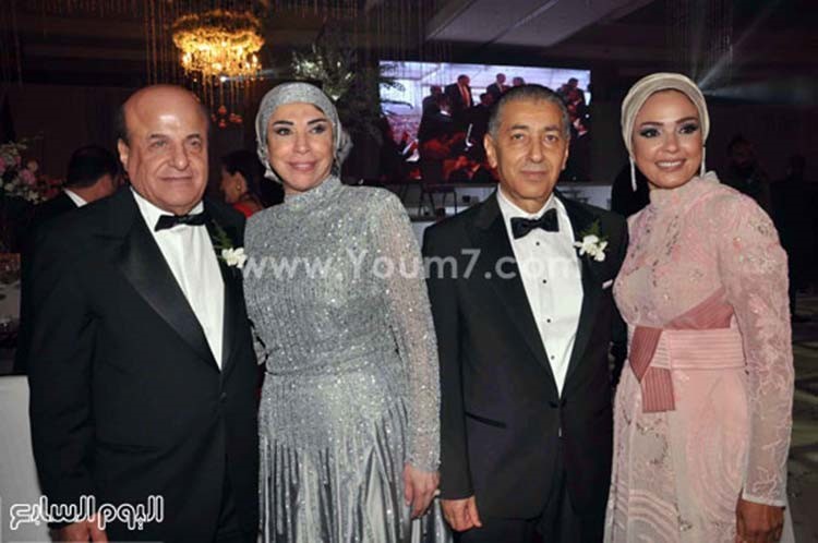 بالصور.. الهضبة يشدو بأجمل أغانيه في زفاف محمود عوض ونادين بيضون