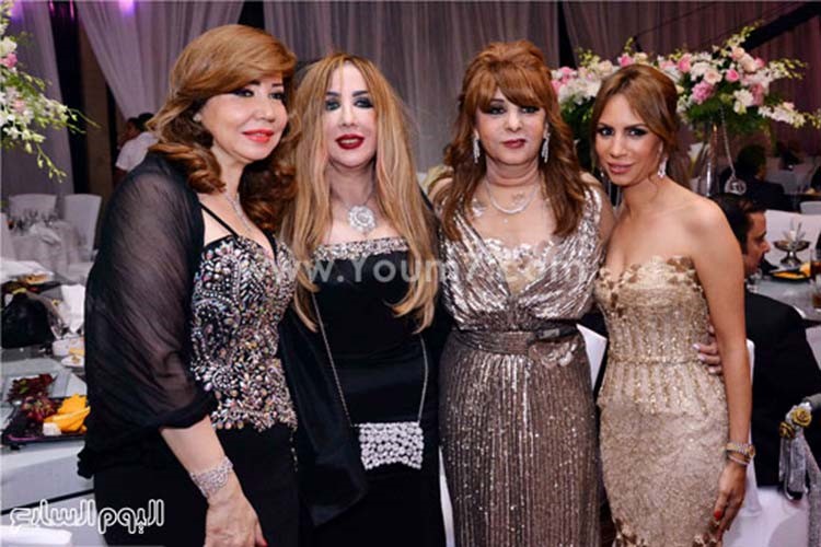 بالصور.. الهضبة يشدو بأجمل أغانيه في زفاف محمود عوض ونادين بيضون