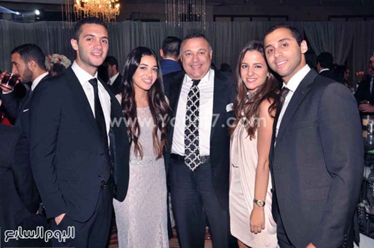 بالصور.. الهضبة يشدو بأجمل أغانيه في زفاف محمود عوض ونادين بيضون