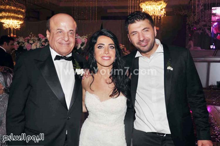 بالصور.. الهضبة يشدو بأجمل أغانيه في زفاف محمود عوض ونادين بيضون