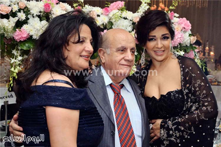 بالصور.. الهضبة يشدو بأجمل أغانيه في زفاف محمود عوض ونادين بيضون