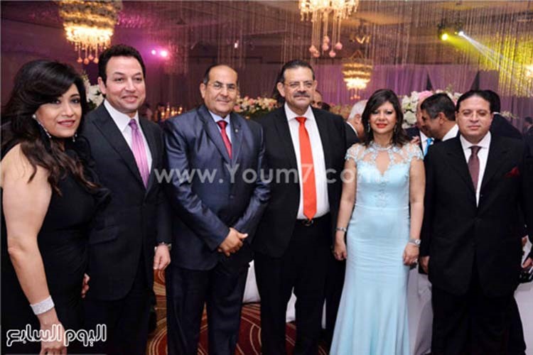 بالصور.. الهضبة يشدو بأجمل أغانيه في زفاف محمود عوض ونادين بيضون