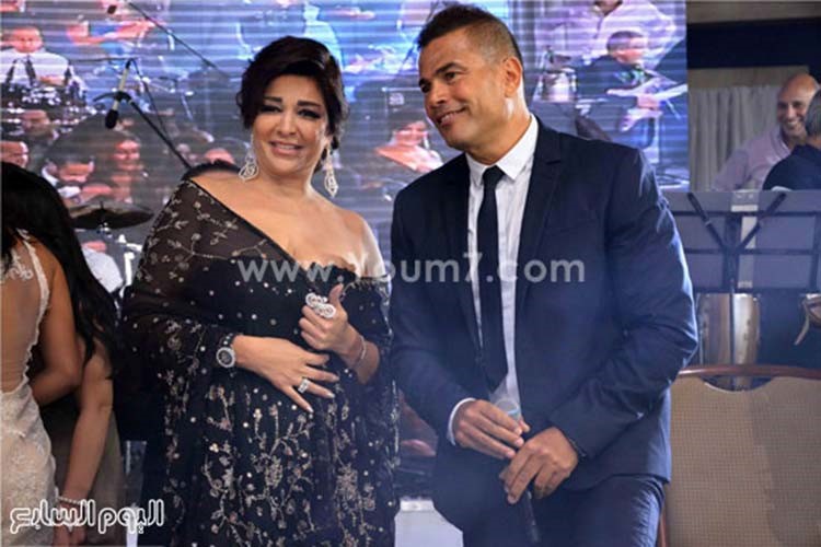 بالصور.. الهضبة يشدو بأجمل أغانيه في زفاف محمود عوض ونادين بيضون