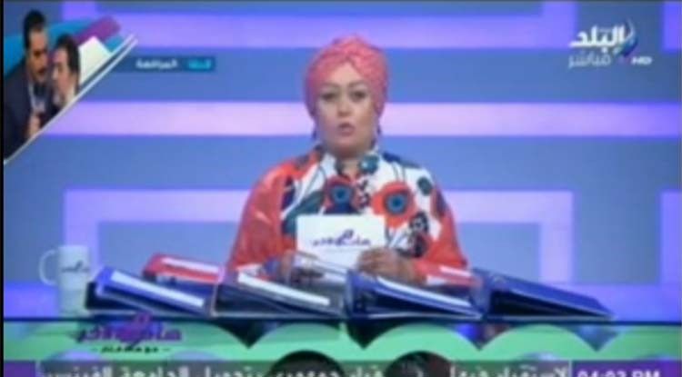 بالفيديو.. هالة فاخر تدخل في نوبة ضحك هستيري بسبب "إشارة مرور"
