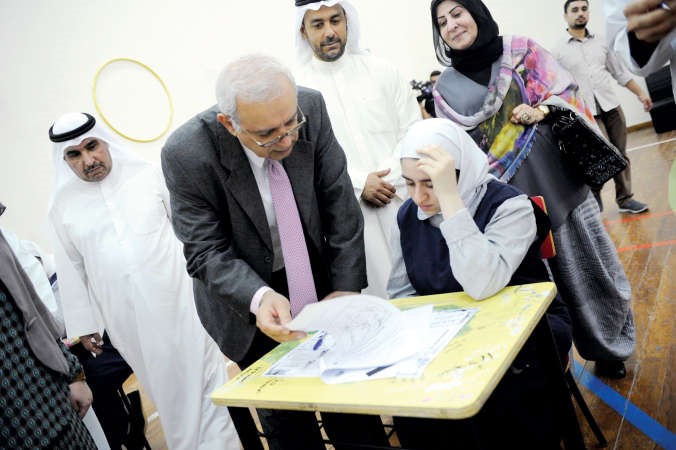 ويسال احدى الطالبات عن مستوى الاسئلة 