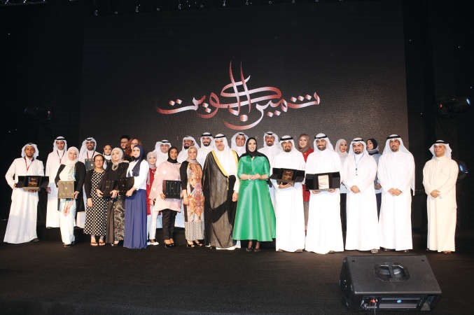 لقطة جماعية لمتطوعي ثمين الكويت﻿
