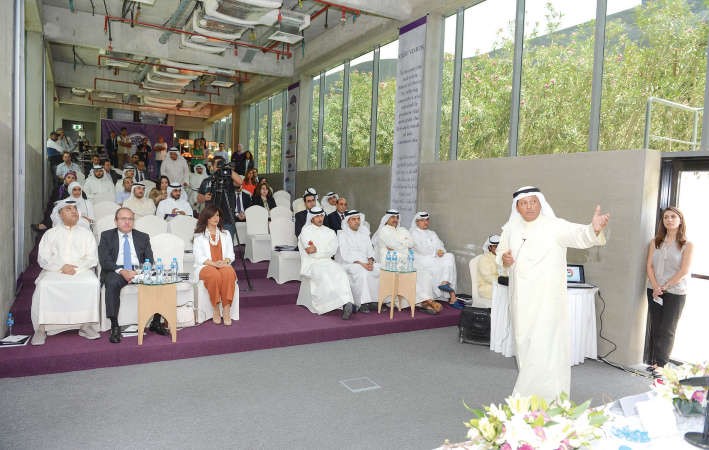  والمشعان خلال تقديم شرح للمساهمين عن اداء الشركة في 2014