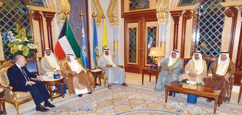 صاحب السمو الامير الشيخ صباح الاحمد مستقبلا نائب رئيس العراق اسامة النجيفي بحضور سمو ولي العهد الشيخ نواف الاحمد والشيخ علي الجراح والشيخ مبارك الفيصل والسفير احمد فهد الفهد﻿