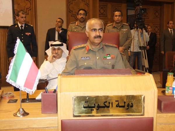 رئيس الاركان العامة للجيش الفريق الركن محمد خالد الخضر مترئسا وفد الكويت في الاجتماع امسكونا