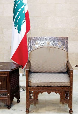 كرسي الرئيس اللبناني يدخل عامه الاول وهو فارغ	 محمود الطويل﻿