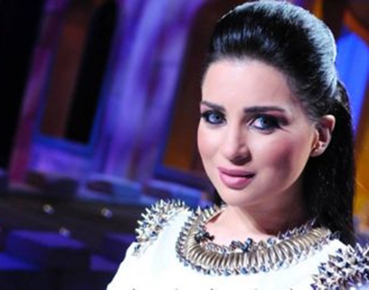 صورة: والدة فنانة لبنانية "صورة طبق الاصل" عن مي عز الدين